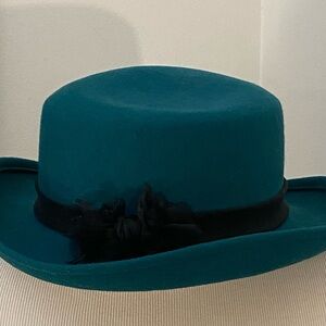 VTG, Green Felt Wool Dress Hat w/
Black Chiffon Hatband & Floral Like Bow